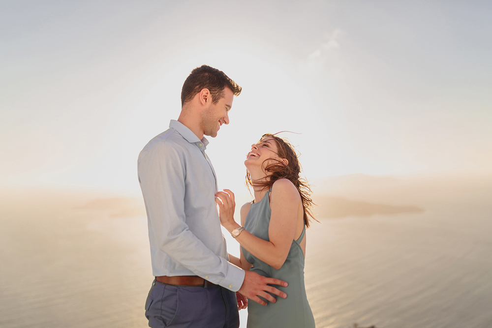 Couple photoshoot in Santorini Imerovigli