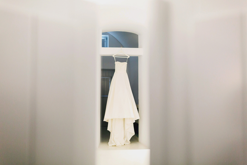 Santorini brides wedding dress